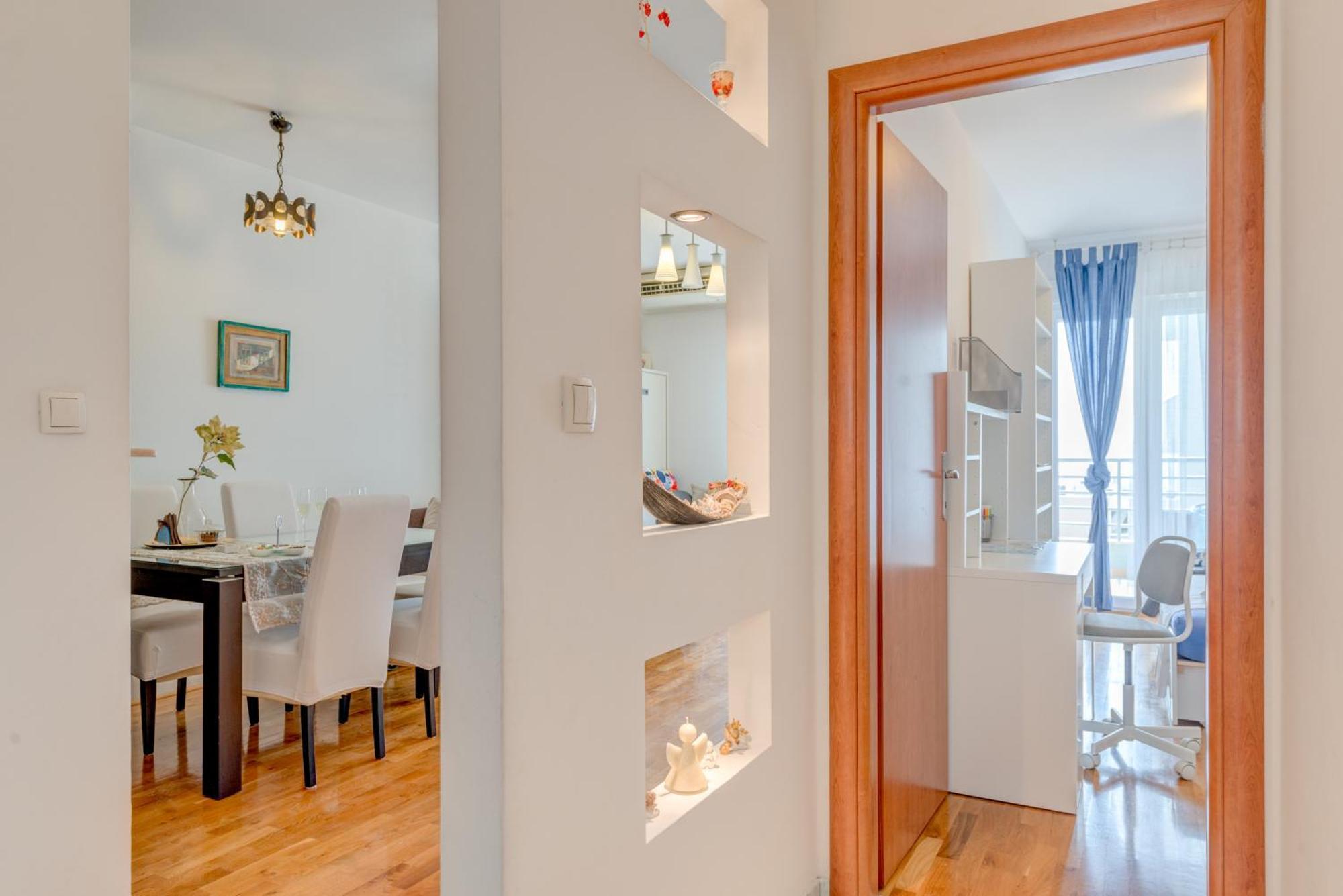Comfy & Urban On Znjan Near Apartman