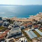 Comfy & Urban Apartment On Znjan Near Beach